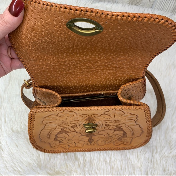 vintage 70s tooled leather purse floral pattern saddlebag bohemian shoulder bag - Picture 4 of 12